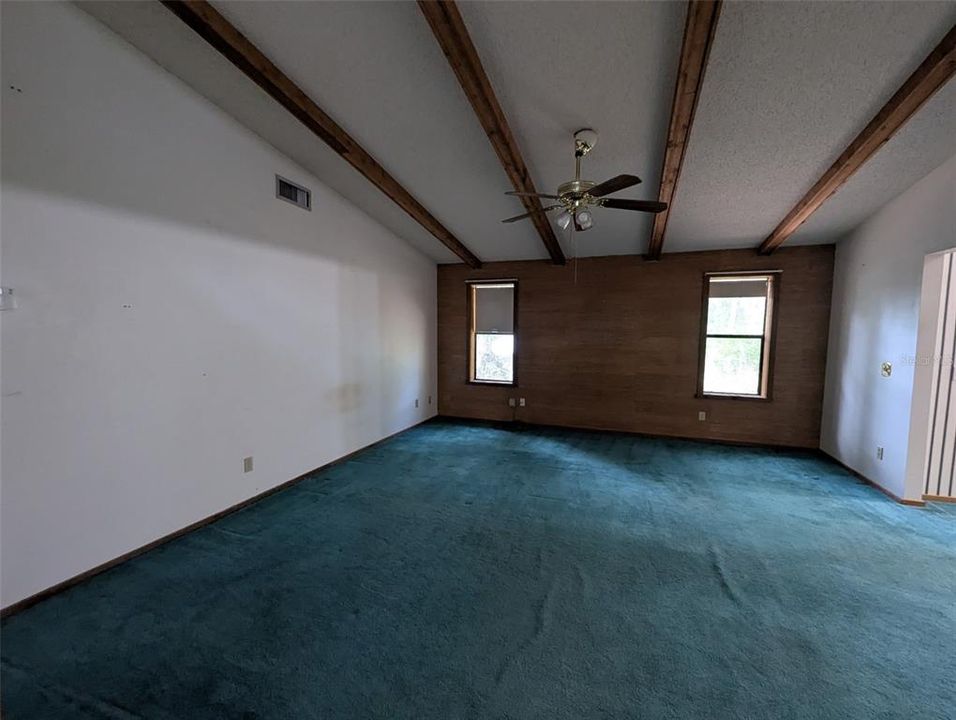 Под контрактом: $435,000 (3 спален, 3 ванн, 2428 Квадратных фут)