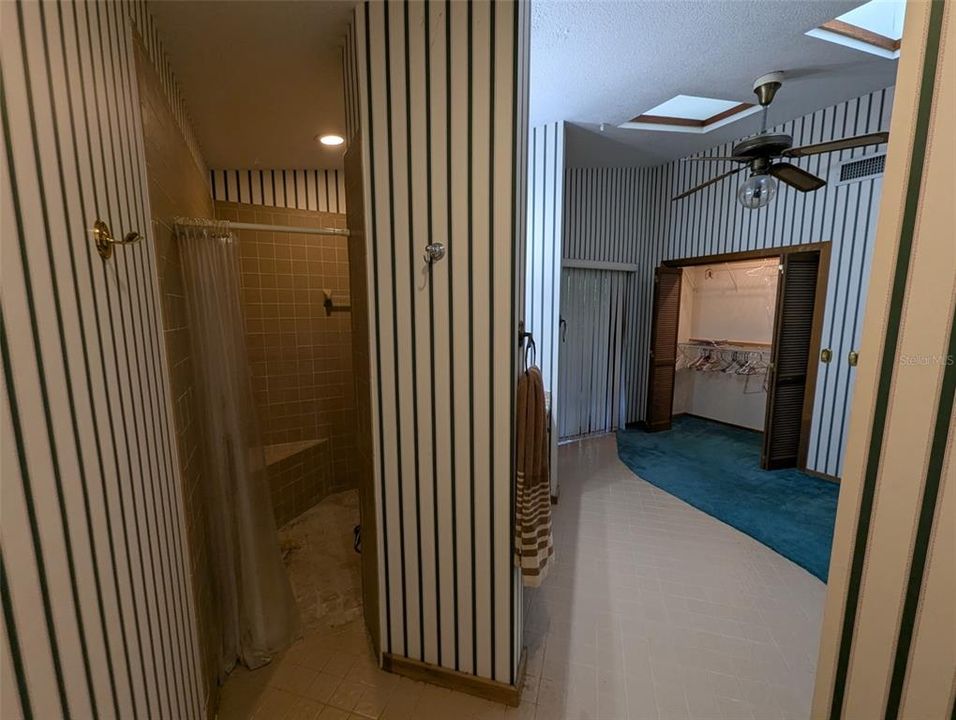 Под контрактом: $435,000 (3 спален, 3 ванн, 2428 Квадратных фут)