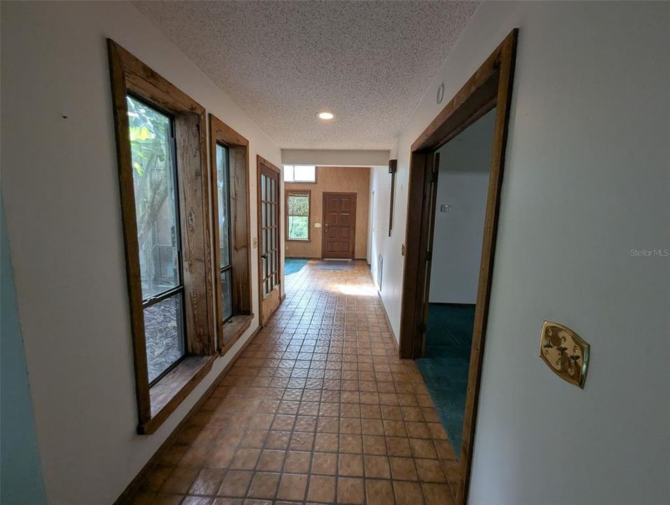 Под контрактом: $435,000 (3 спален, 3 ванн, 2428 Квадратных фут)