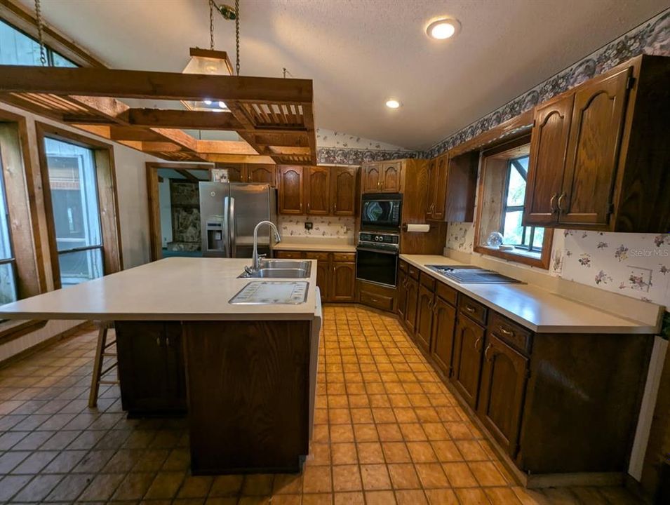 Под контрактом: $435,000 (3 спален, 3 ванн, 2428 Квадратных фут)