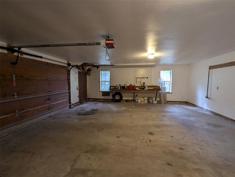 Под контрактом: $435,000 (3 спален, 3 ванн, 2428 Квадратных фут)