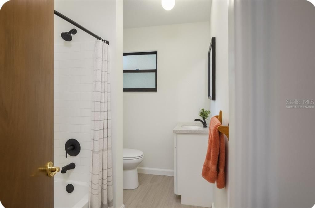 Active With Contract: $230,000 (4 beds, 2 baths, 1384 Square Feet)