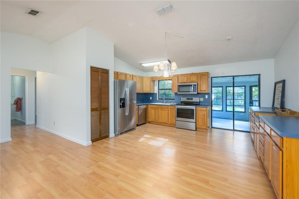 Active With Contract: $230,000 (4 beds, 2 baths, 1384 Square Feet)