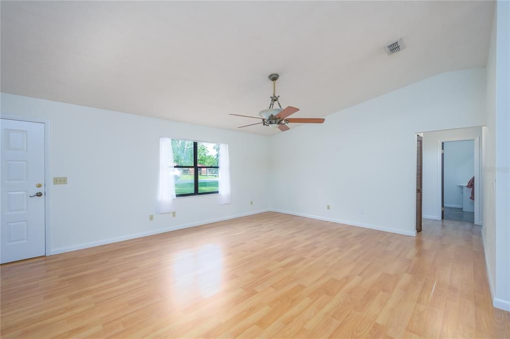 Active With Contract: $230,000 (4 beds, 2 baths, 1384 Square Feet)