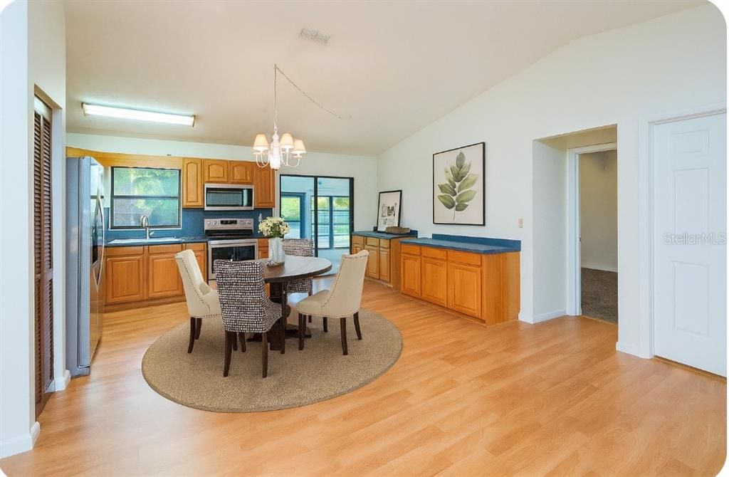 Active With Contract: $230,000 (4 beds, 2 baths, 1384 Square Feet)