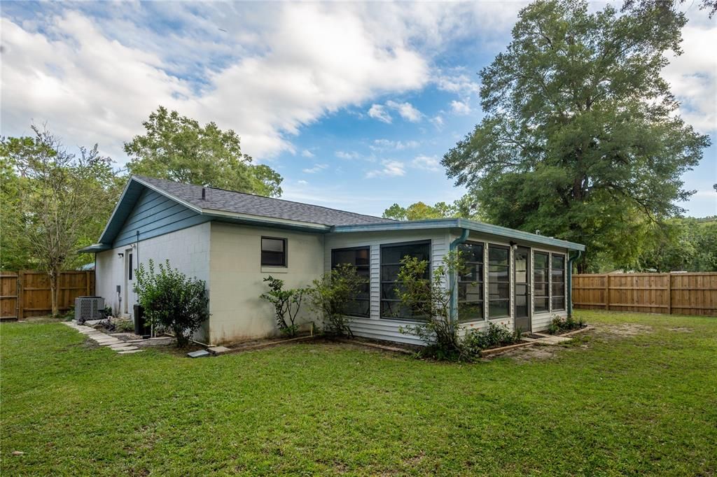 Active With Contract: $230,000 (4 beds, 2 baths, 1384 Square Feet)