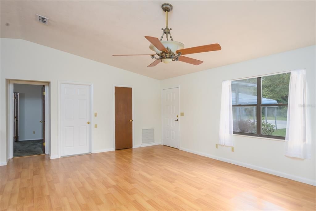 Active With Contract: $230,000 (4 beds, 2 baths, 1384 Square Feet)