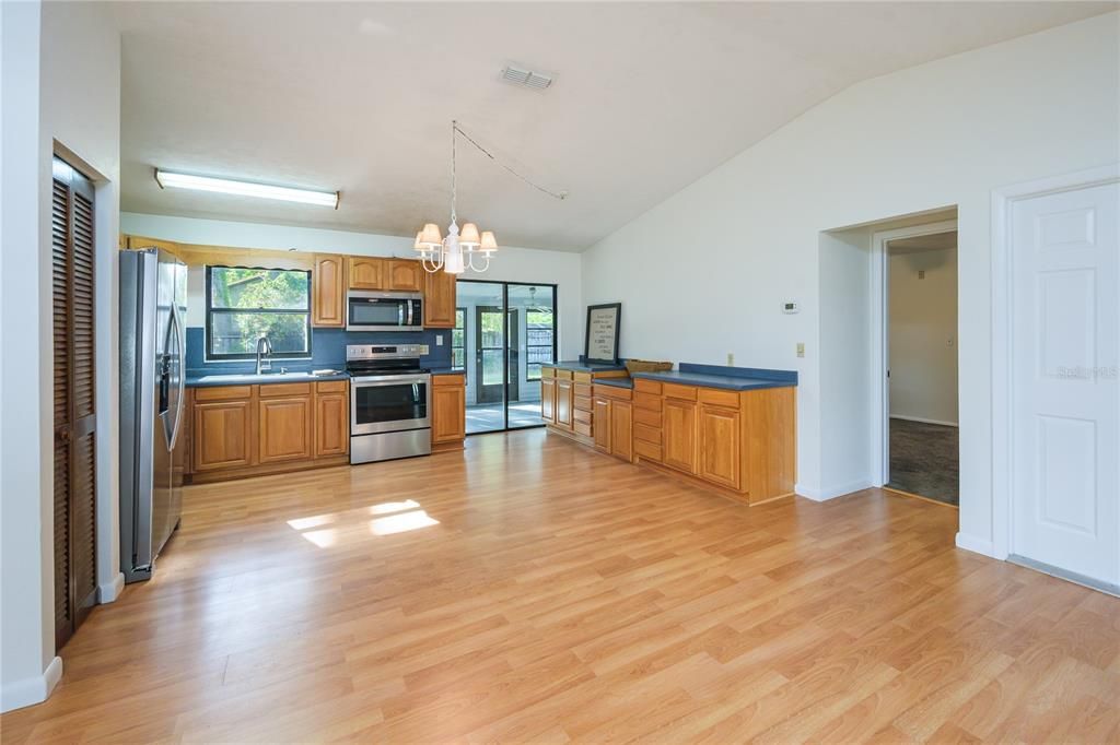 Active With Contract: $230,000 (4 beds, 2 baths, 1384 Square Feet)