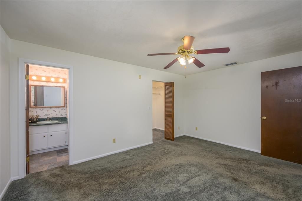 Active With Contract: $230,000 (4 beds, 2 baths, 1384 Square Feet)