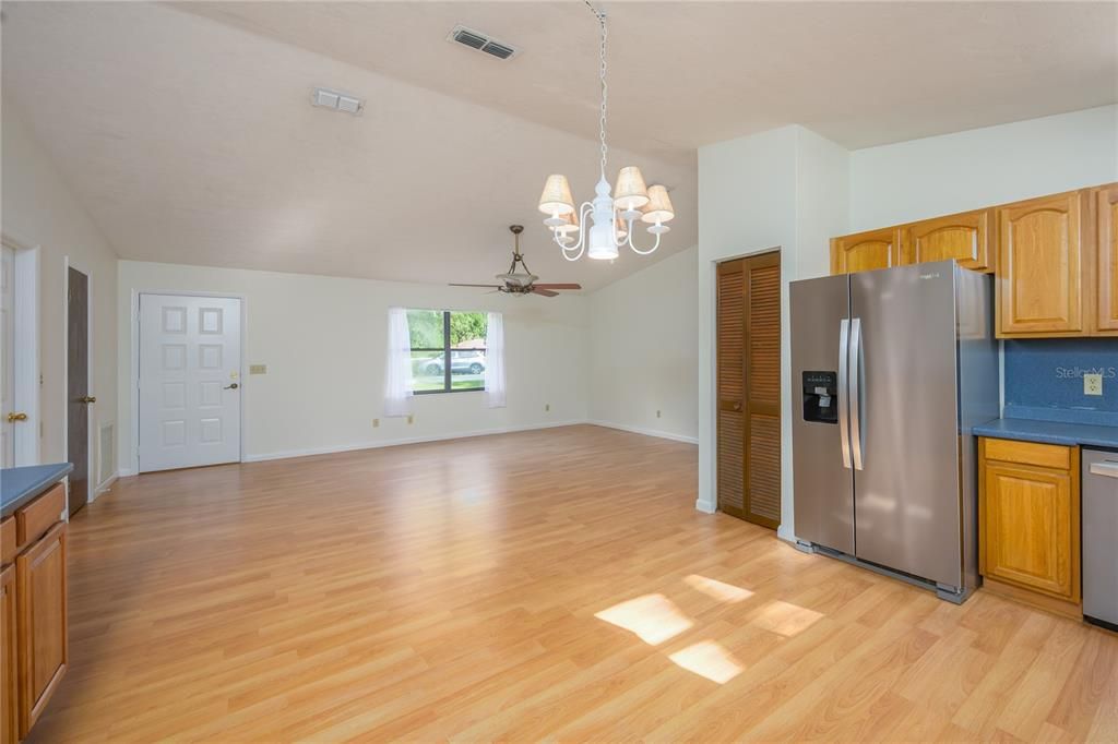 Active With Contract: $230,000 (4 beds, 2 baths, 1384 Square Feet)