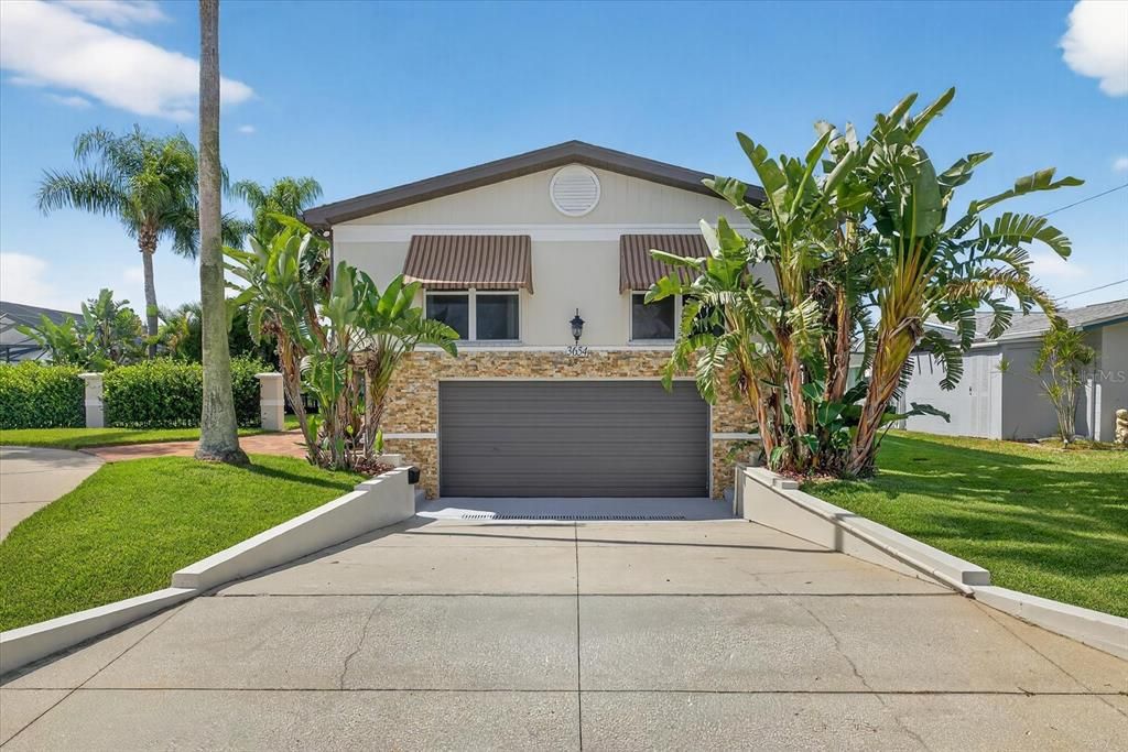 For Sale: $955,000 (4 beds, 3 baths, 2412 Square Feet)