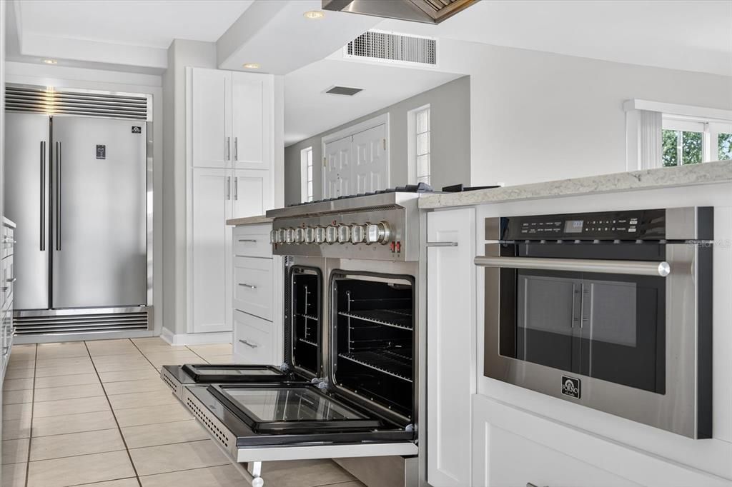 For Sale: $955,000 (4 beds, 3 baths, 2412 Square Feet)