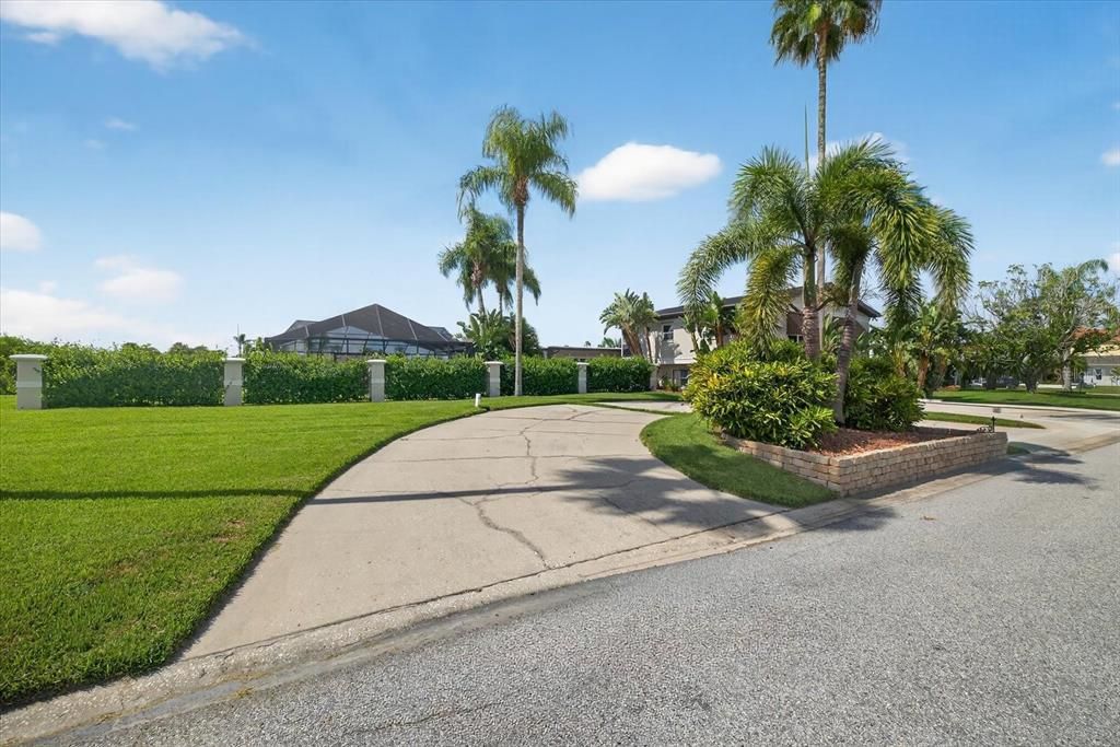 For Sale: $955,000 (4 beds, 3 baths, 2412 Square Feet)