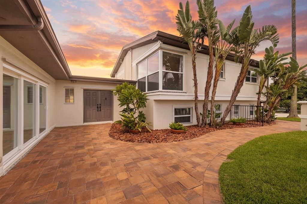 For Sale: $955,000 (4 beds, 3 baths, 2412 Square Feet)