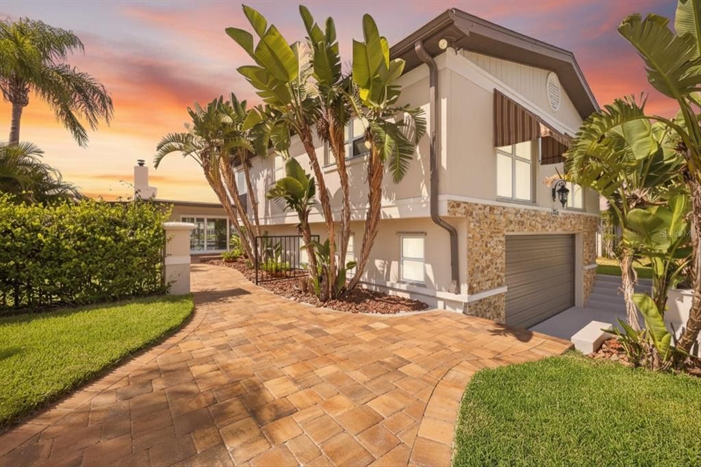 For Sale: $955,000 (4 beds, 3 baths, 2412 Square Feet)