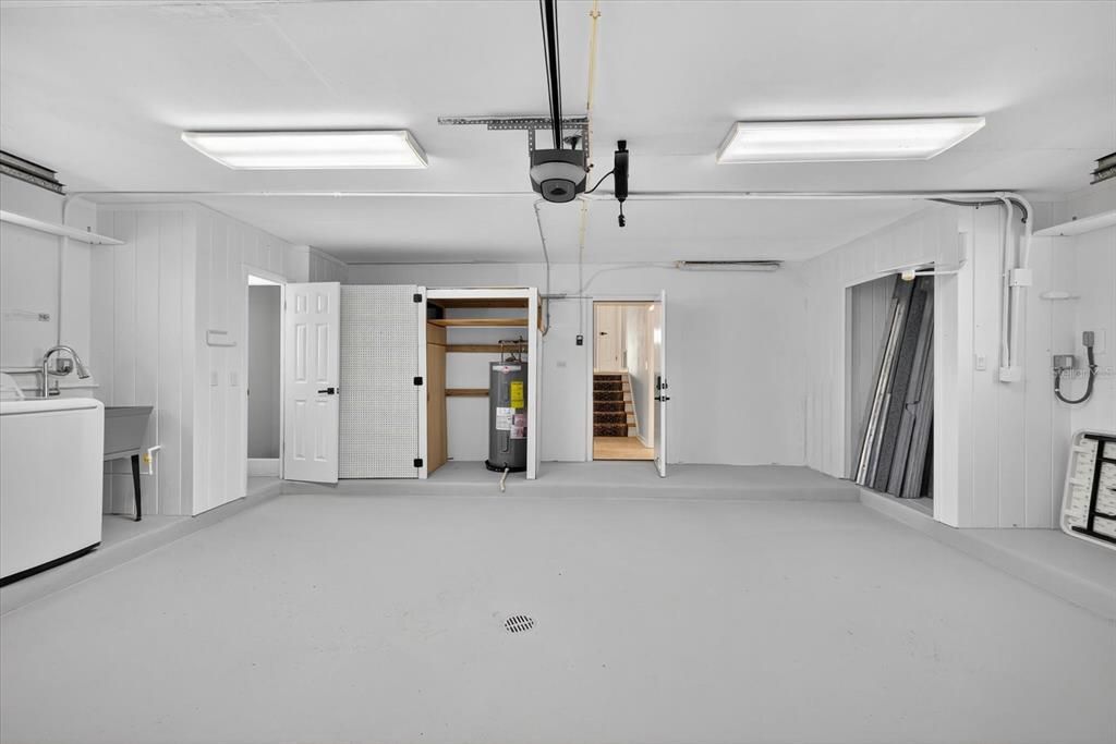 For Sale: $955,000 (4 beds, 3 baths, 2412 Square Feet)