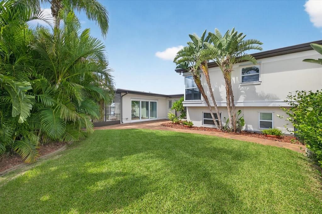 For Sale: $955,000 (4 beds, 3 baths, 2412 Square Feet)