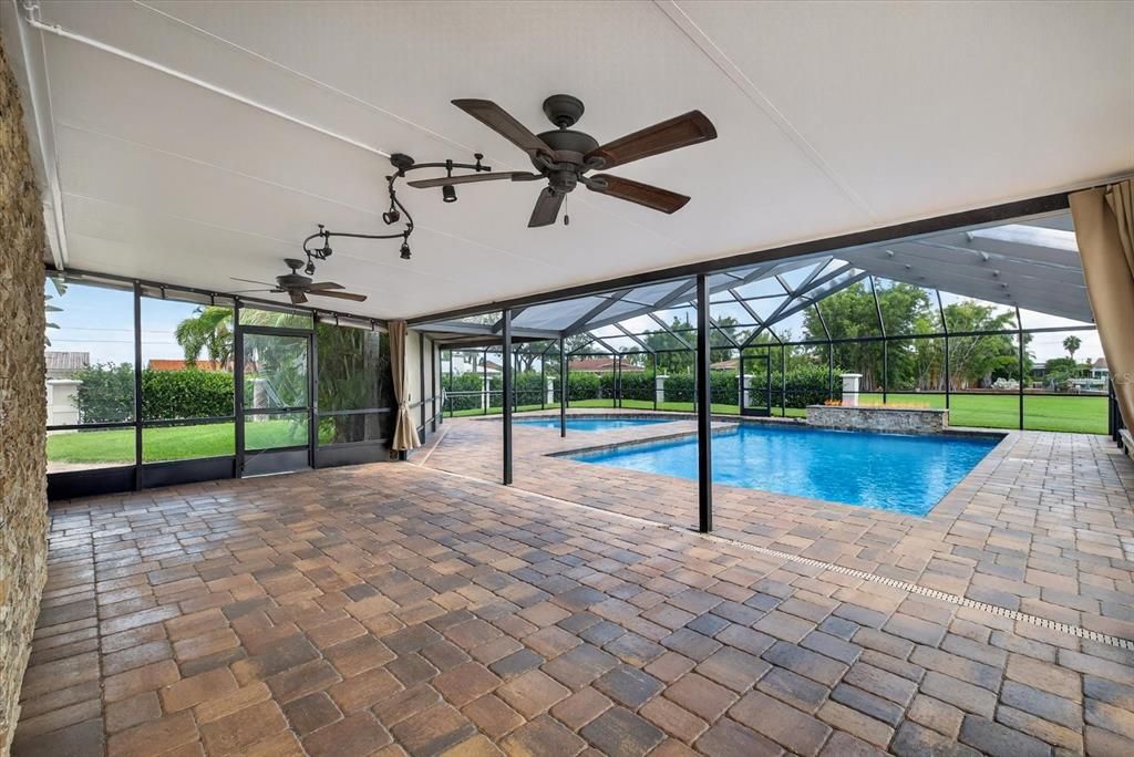 For Sale: $955,000 (4 beds, 3 baths, 2412 Square Feet)