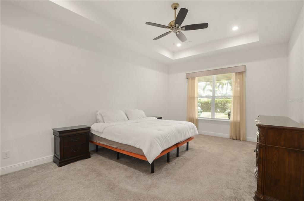 Под контрактом: $389,000 (2 спален, 2 ванн, 1770 Квадратных фут)