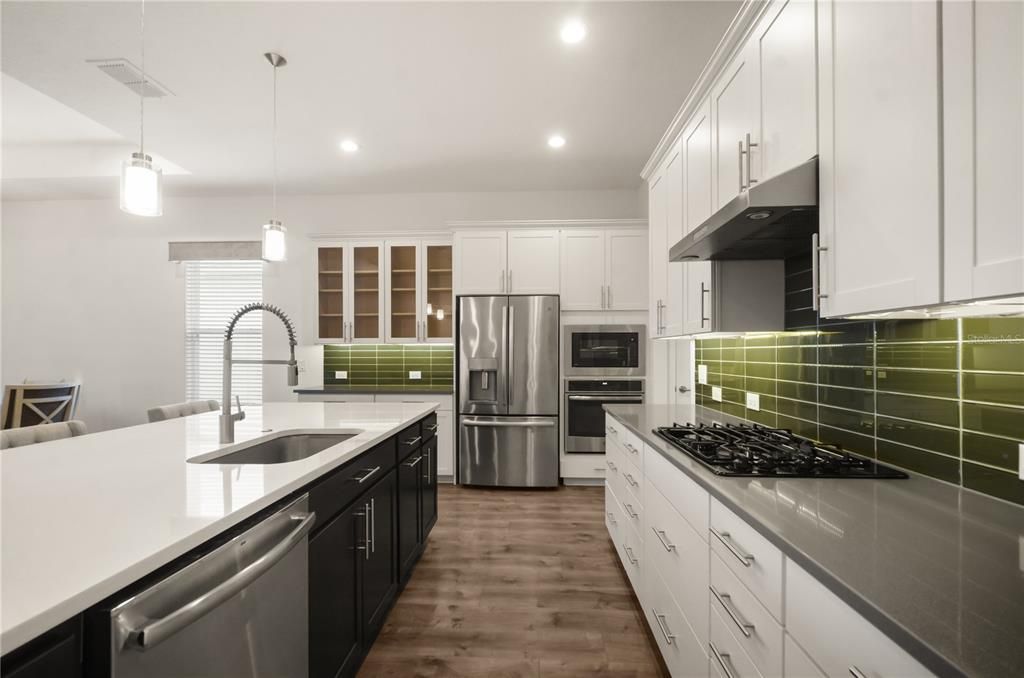 Под контрактом: $389,000 (2 спален, 2 ванн, 1770 Квадратных фут)