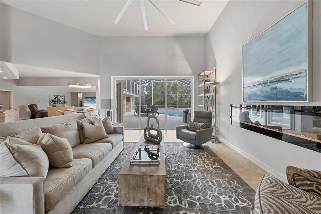 Под контрактом: $1,600,000 (4 спален, 3 ванн, 3669 Квадратных фут)