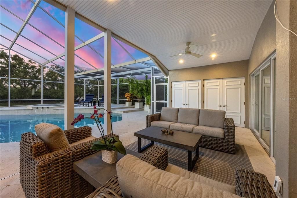 Под контрактом: $1,600,000 (4 спален, 3 ванн, 3669 Квадратных фут)