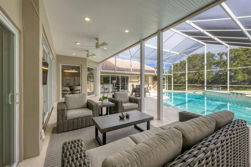 Под контрактом: $1,600,000 (4 спален, 3 ванн, 3669 Квадратных фут)