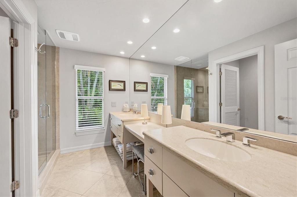 Под контрактом: $1,600,000 (4 спален, 3 ванн, 3669 Квадратных фут)