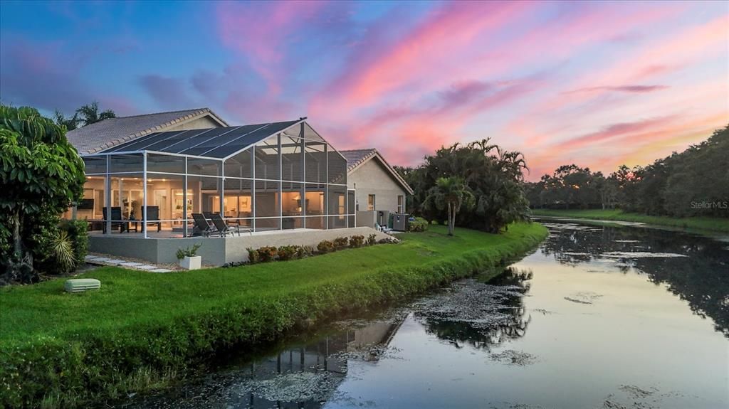 Под контрактом: $1,600,000 (4 спален, 3 ванн, 3669 Квадратных фут)