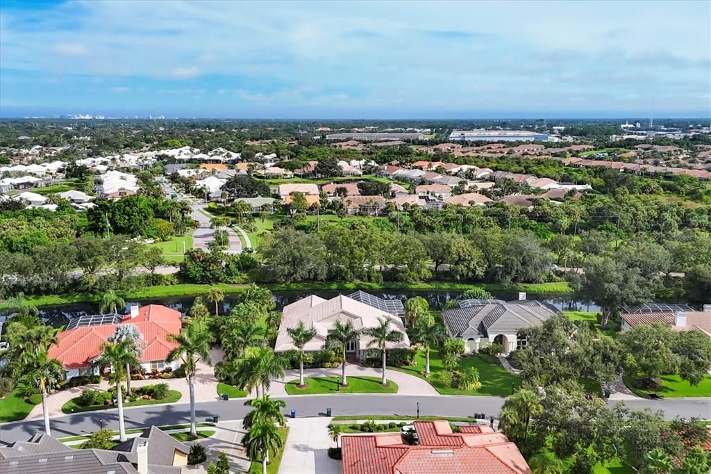 Под контрактом: $1,600,000 (4 спален, 3 ванн, 3669 Квадратных фут)