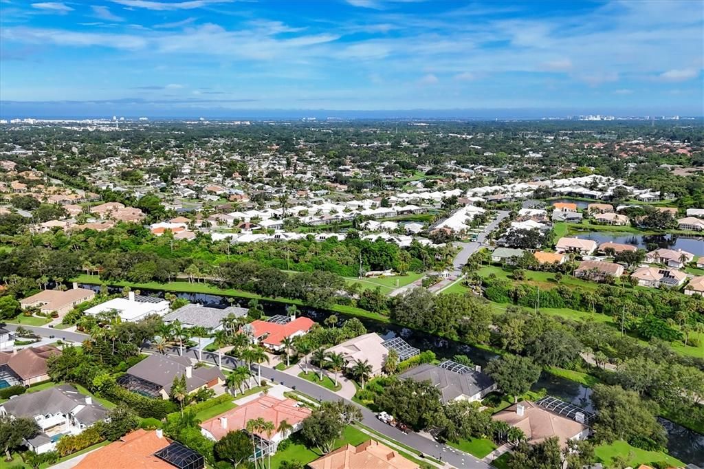 Под контрактом: $1,600,000 (4 спален, 3 ванн, 3669 Квадратных фут)