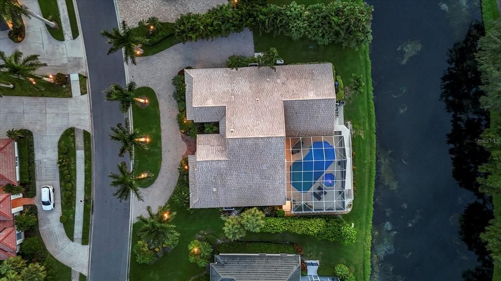 Под контрактом: $1,600,000 (4 спален, 3 ванн, 3669 Квадратных фут)