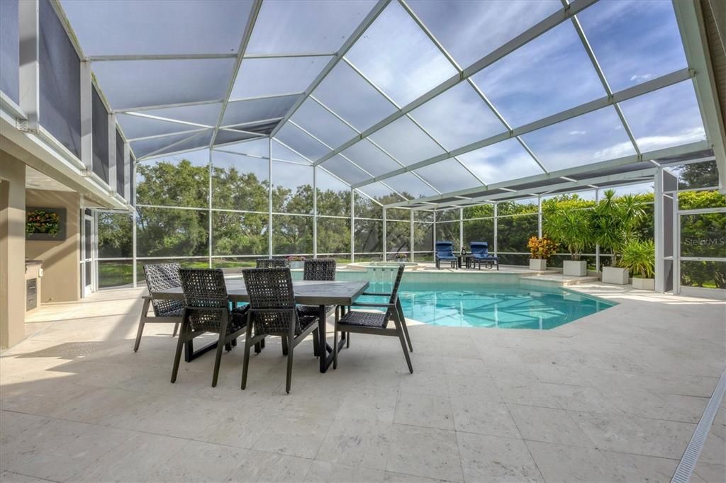 Под контрактом: $1,600,000 (4 спален, 3 ванн, 3669 Квадратных фут)