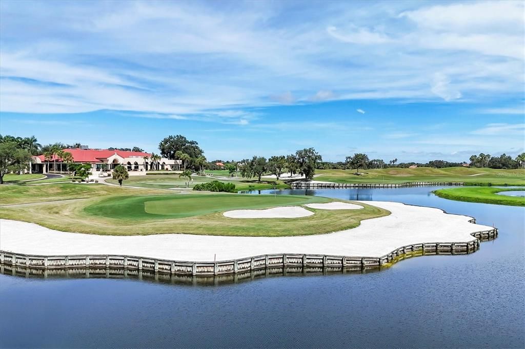 Под контрактом: $1,600,000 (4 спален, 3 ванн, 3669 Квадратных фут)