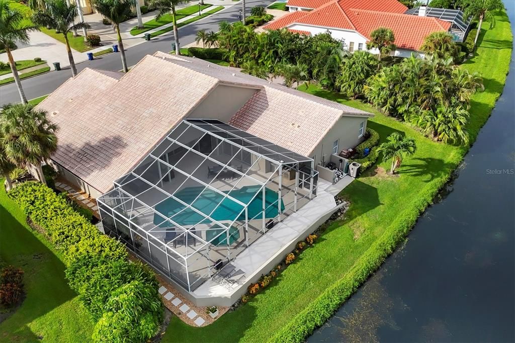 Под контрактом: $1,600,000 (4 спален, 3 ванн, 3669 Квадратных фут)