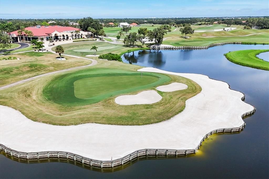 Под контрактом: $1,600,000 (4 спален, 3 ванн, 3669 Квадратных фут)