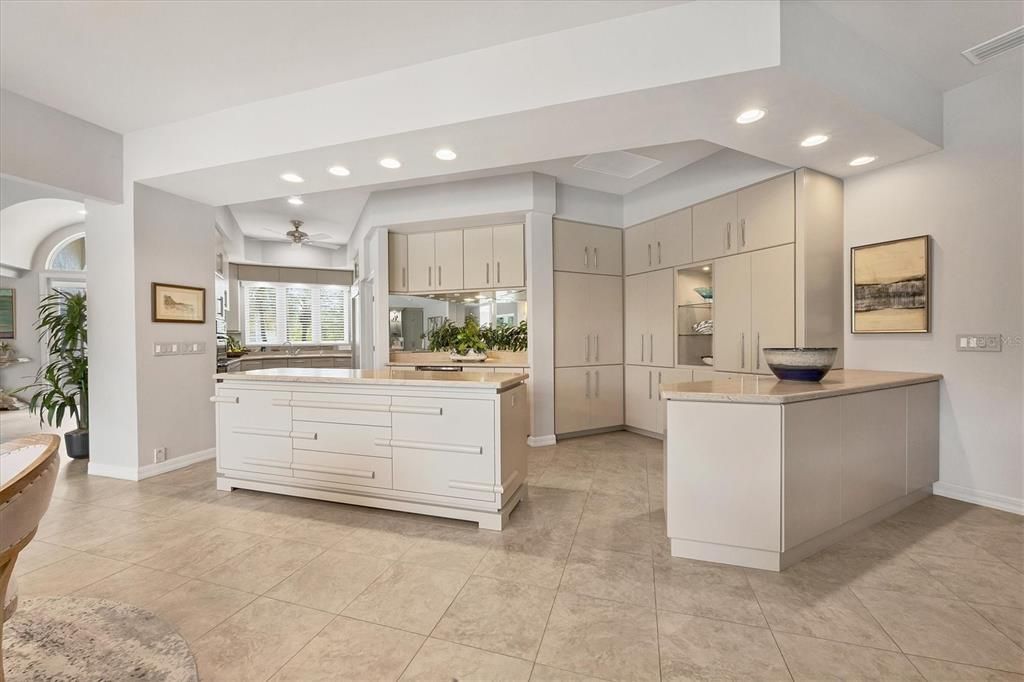 Под контрактом: $1,600,000 (4 спален, 3 ванн, 3669 Квадратных фут)