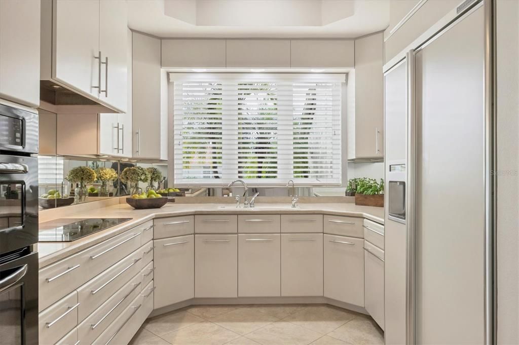 Под контрактом: $1,600,000 (4 спален, 3 ванн, 3669 Квадратных фут)