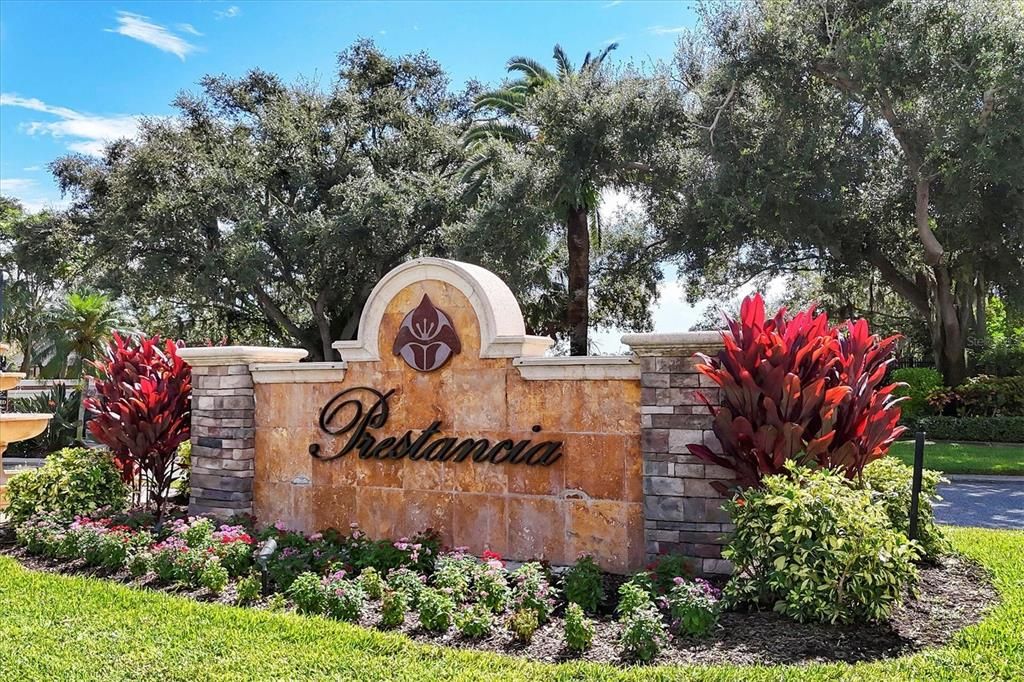 Под контрактом: $1,600,000 (4 спален, 3 ванн, 3669 Квадратных фут)