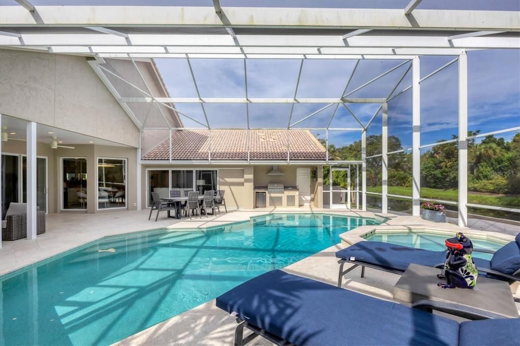 Под контрактом: $1,600,000 (4 спален, 3 ванн, 3669 Квадратных фут)