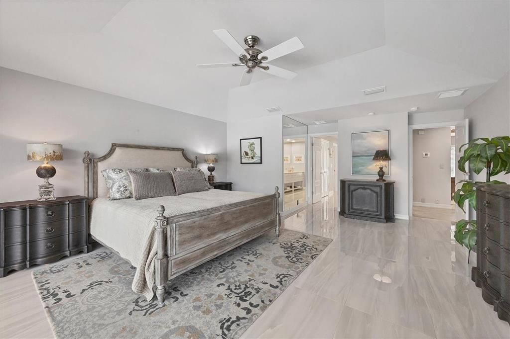 Под контрактом: $1,600,000 (4 спален, 3 ванн, 3669 Квадратных фут)