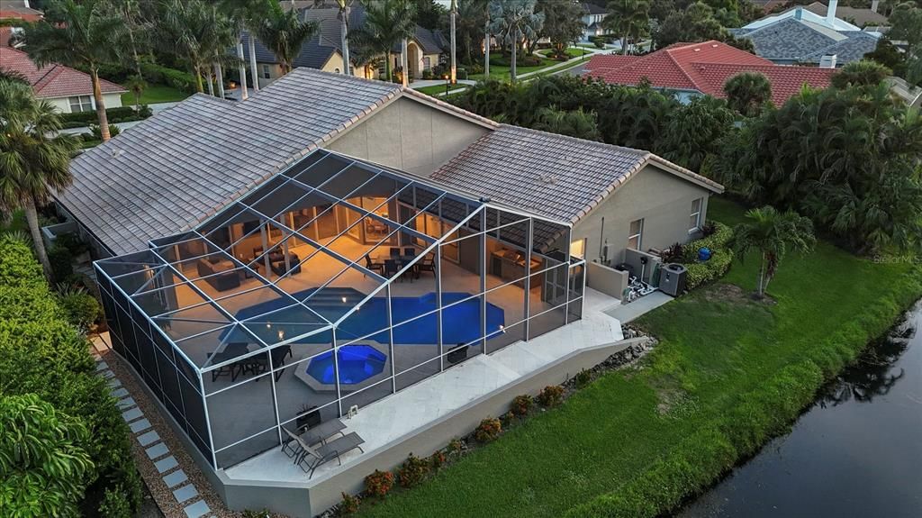 Под контрактом: $1,600,000 (4 спален, 3 ванн, 3669 Квадратных фут)