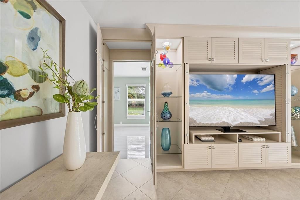 Под контрактом: $1,600,000 (4 спален, 3 ванн, 3669 Квадратных фут)