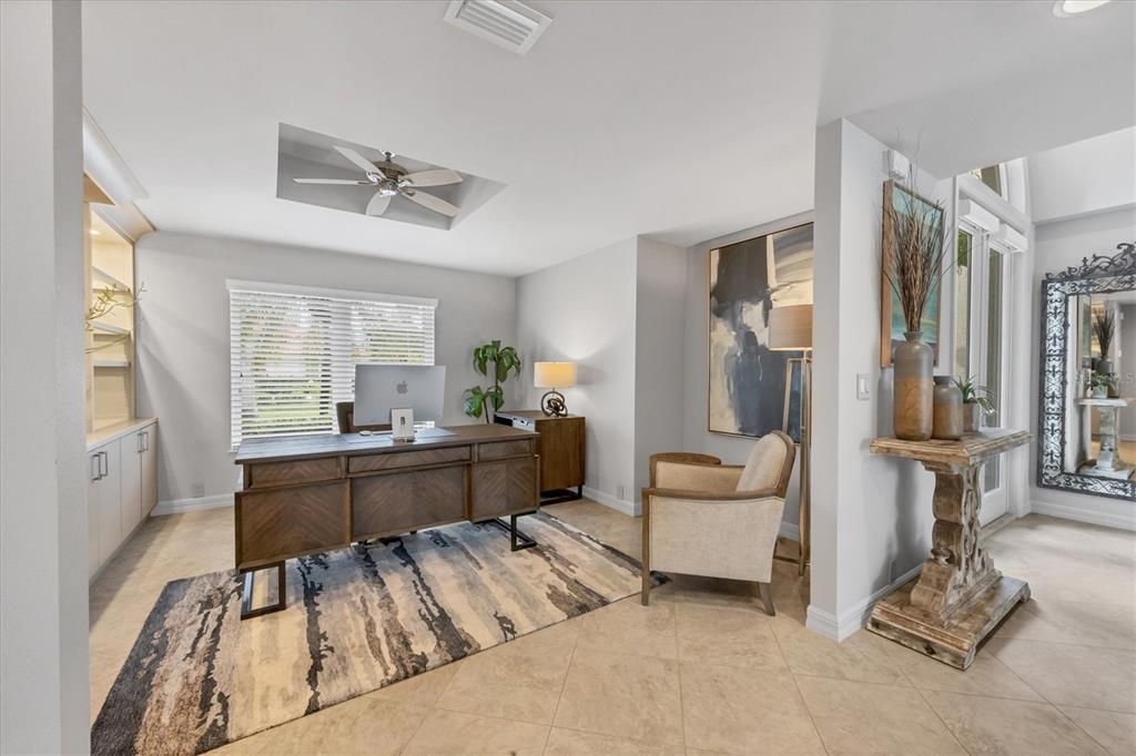 Под контрактом: $1,600,000 (4 спален, 3 ванн, 3669 Квадратных фут)