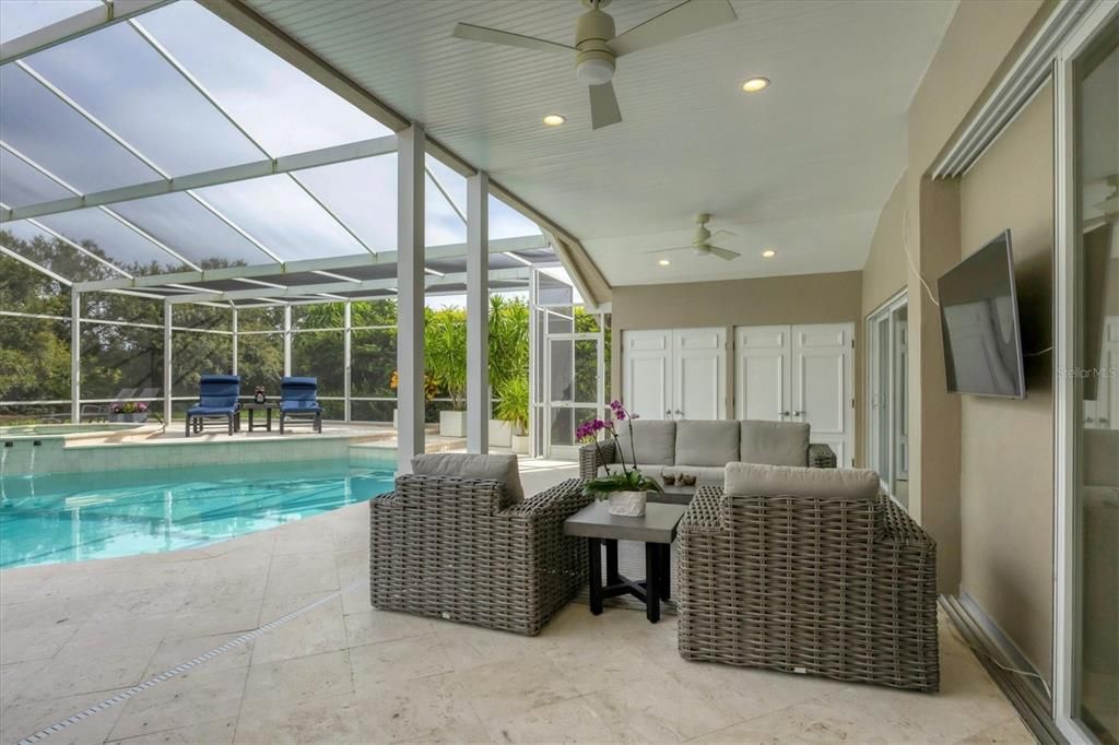 Под контрактом: $1,600,000 (4 спален, 3 ванн, 3669 Квадратных фут)