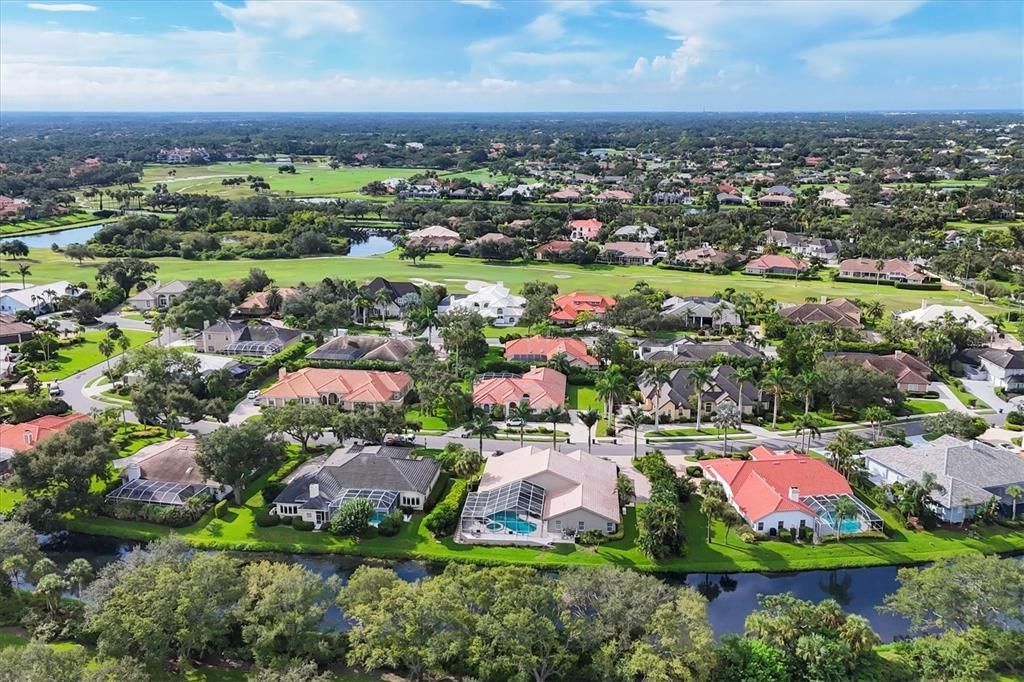 Под контрактом: $1,600,000 (4 спален, 3 ванн, 3669 Квадратных фут)