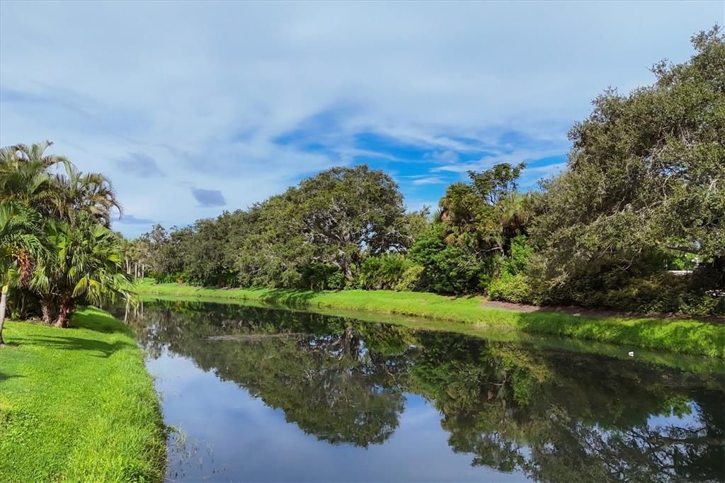 Под контрактом: $1,600,000 (4 спален, 3 ванн, 3669 Квадратных фут)