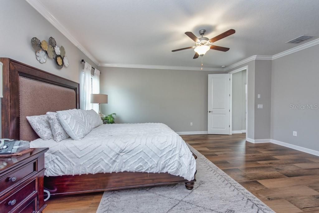 For Sale: $649,000 (5 beds, 3 baths, 3730 Square Feet)