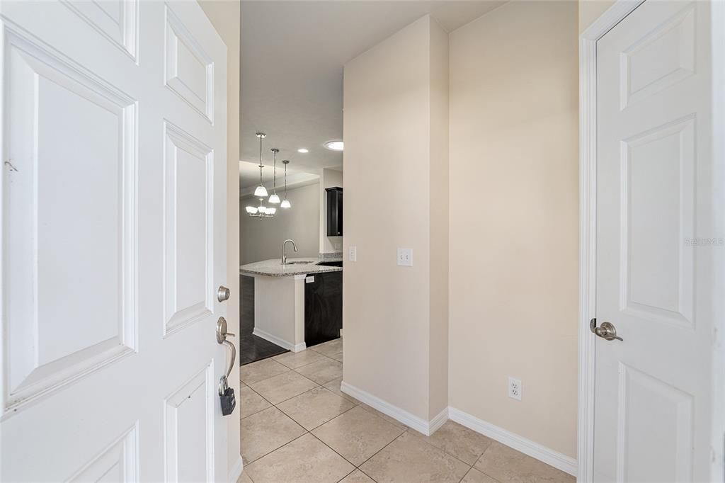 待售: $260,000 (2 贝兹, 2 浴室, 1184 平方英尺)