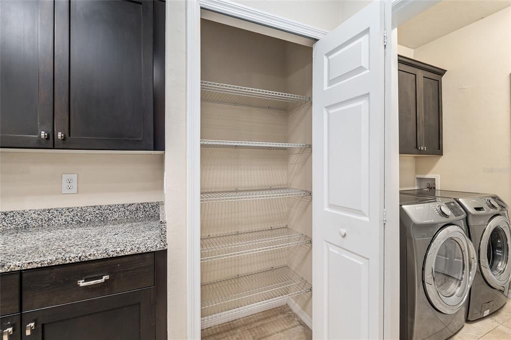 待售: $260,000 (2 贝兹, 2 浴室, 1184 平方英尺)